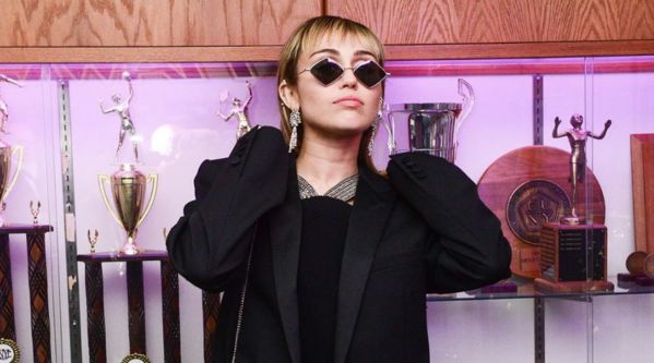 Miley Cyrus : l’artiste tease son nouveau titre : Bad Karma