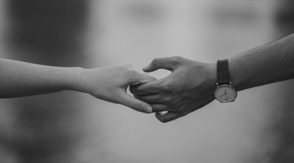Un couple fait l’amour et tombe du 9ème étage d’un immeuble ! Un couple fait l’amour et tombe du 9ème étage d’un immeuble !