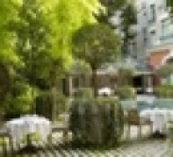 Ouverture de la terrasse du Royal Monceau-Raffles Paris