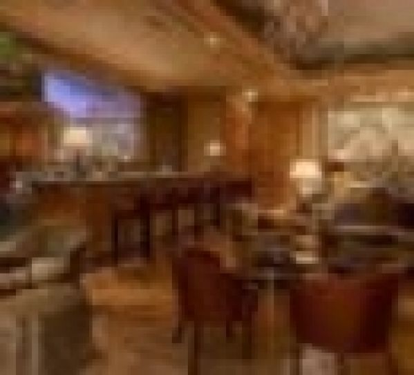 Le bar du Bristol Paris a ouvert ses portes