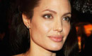Angelina Jolie remplace Victoria Beckham chez Armani !