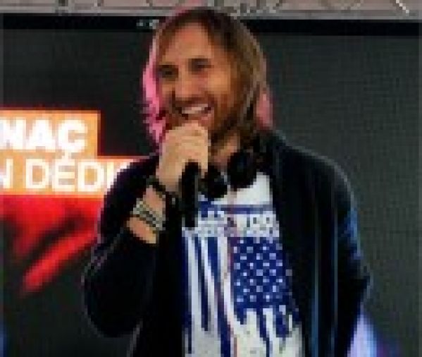 David Guetta défend son casque DJ