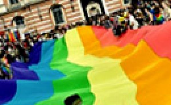 Retrouve toutes les photos de la Gaypride !