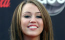 Miley Cyrus s’est tailladé la luette !