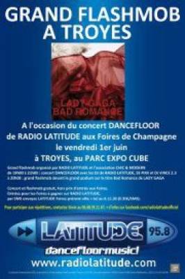 GRAND FLASHMOB POUR LE CONCERT DANCEFLOOR DE RADIO LATITUDE AU CUBE