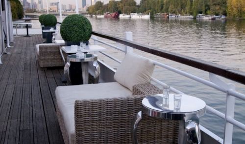 REVEILLON TRENDY ET UNIQUE AU SALON SUR L’EAU