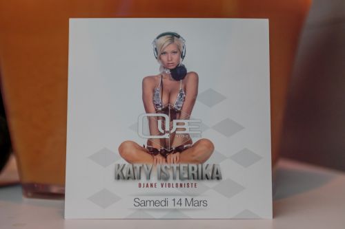 Katy Isterika au Qube