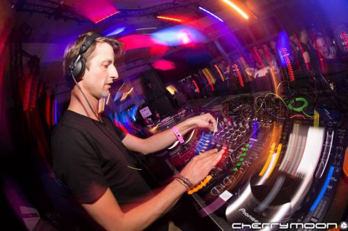 YOURI PARKER (Cherry Moon // Tomorrowland)