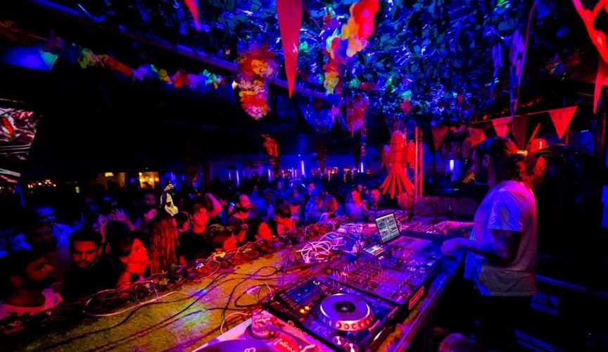 vendredis: soirée des 30 ans et +….