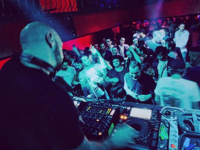 AFTER De LUXE – ADIBU & Guest