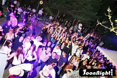 GARDEN PARTY