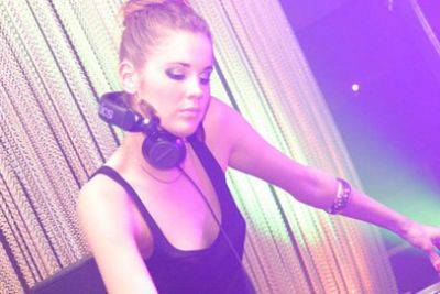 Dj Julia Vs Hallex M