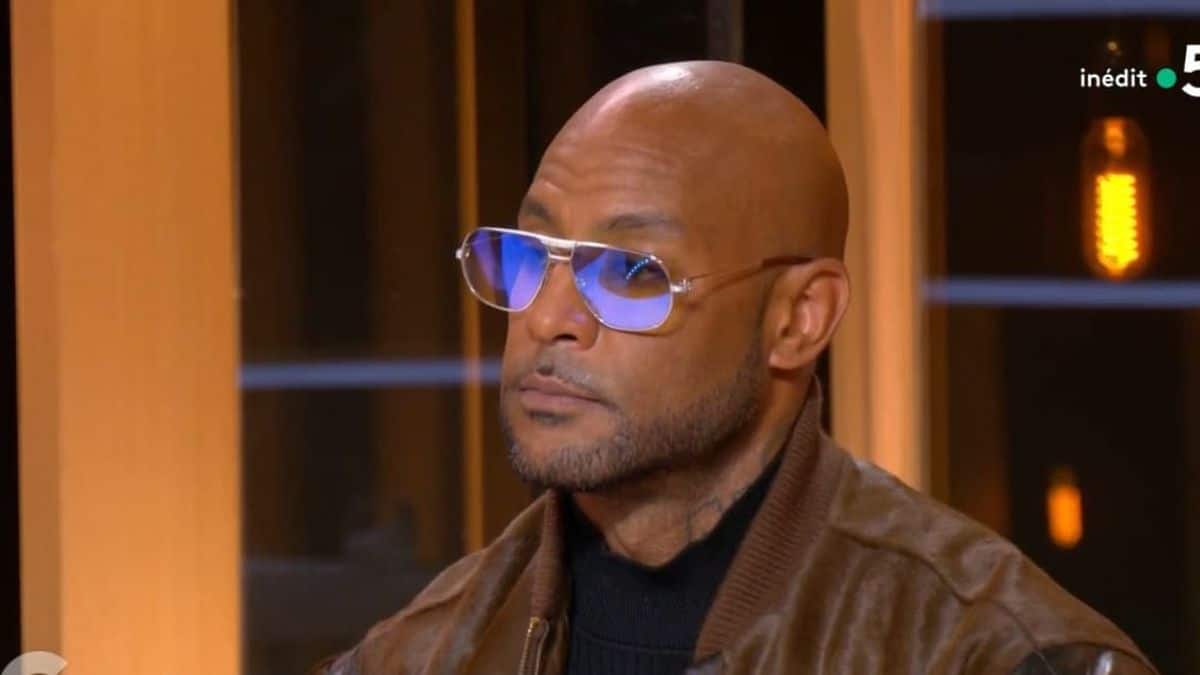 Booba dévoile les sms de Cyril Hanouna pour défendre Magali Berdah !