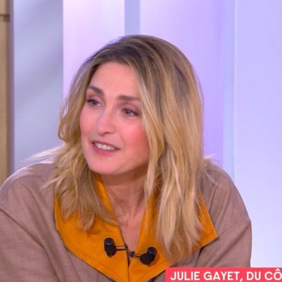 C à Vous Julie Gayet donne les vraies raisons de son mariage avec François Hollande !