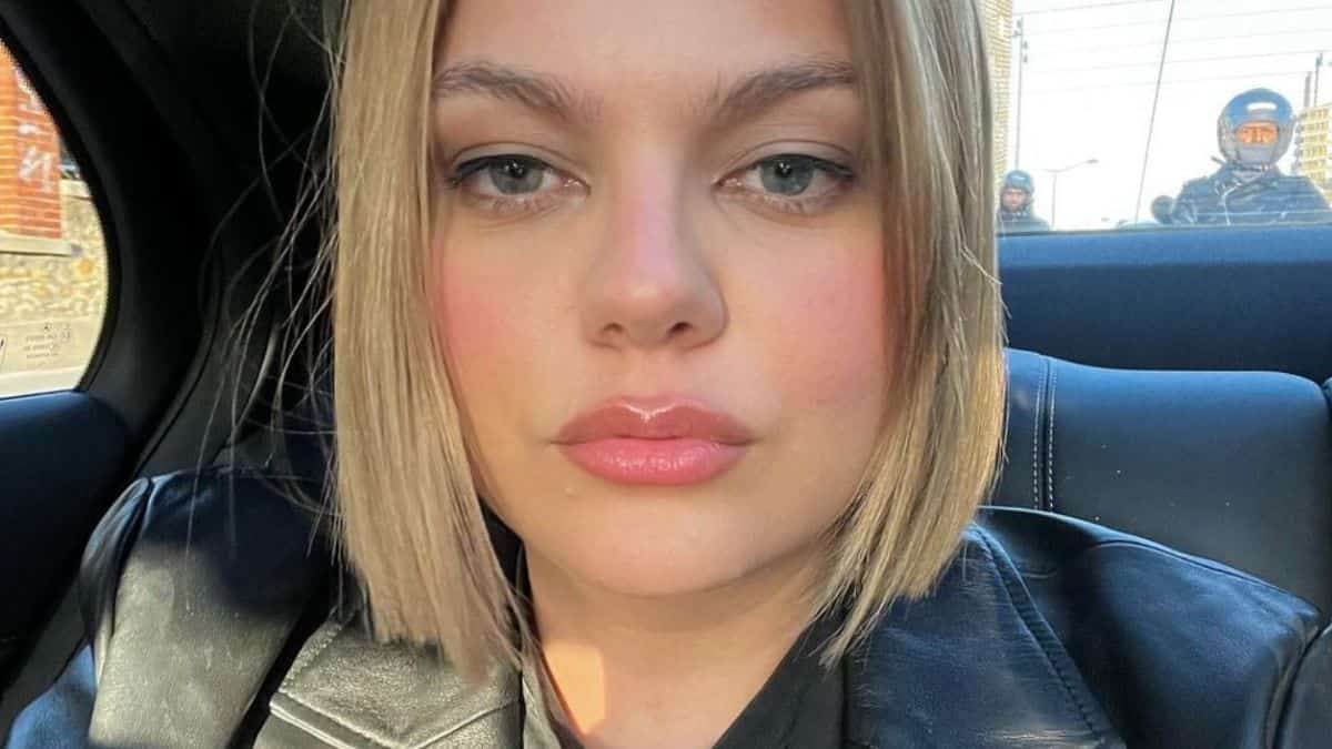 Louane dévoile la coiffure tendance de cet été 2023 !