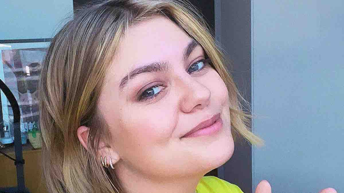 Louane très touchée par le succès de ses concerts à Paris !