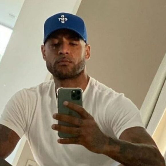 Booba s'en prend violemment à Dinos et Hamza sur Twitter !