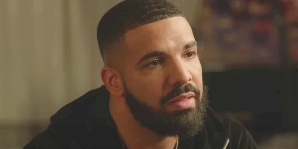Drake agressé en plein concert par un téléphone portable jeté violemment sur lui !