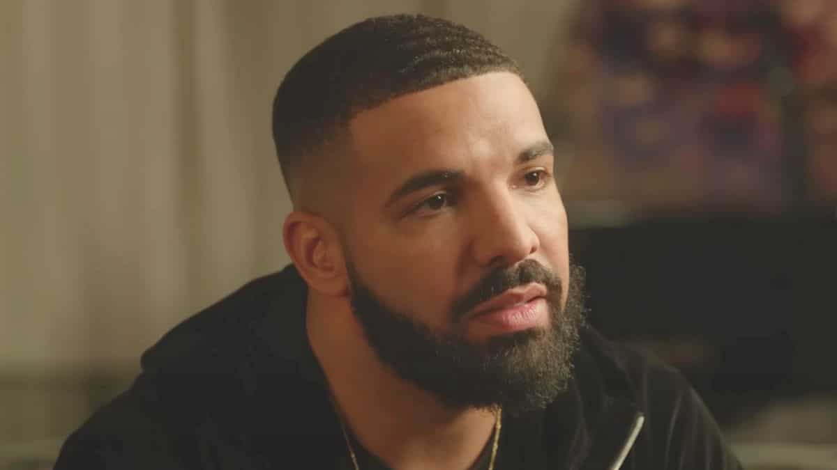 Drake agressé en plein concert par un téléphone portable jeté violemment sur lui !