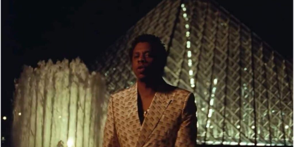 Jay-Z frappe fort et affiche ses paroles sur les murs de la bibliothèque de Brooklyn !
