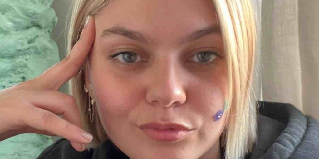 Louane fait craquer Instagram avec une photo adorable de sa fille Esmée !