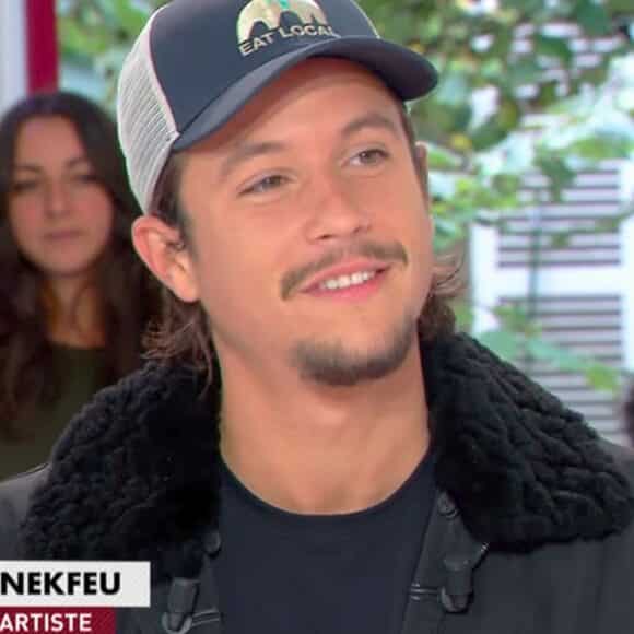 Nekfeu cette fan a trouvé la meilleure technique pour recevoir un message de son rappeur préféré !