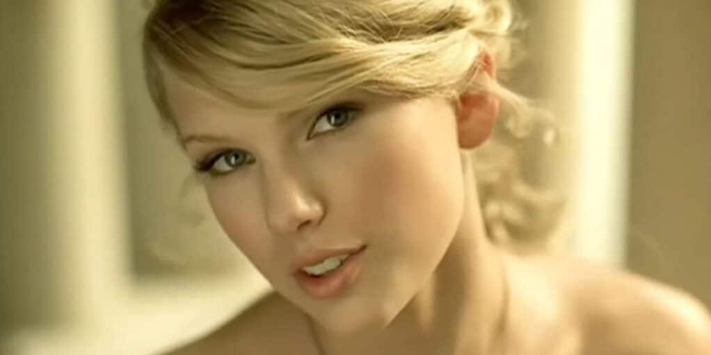 Taylor Swift devient la première chanteuse avec le plus grand nombre d’albums en tête des ventes !