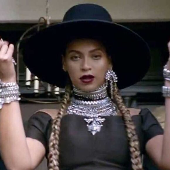 Beyoncé prend une grande décision et efface Lizzo de l'un de ses couplets !