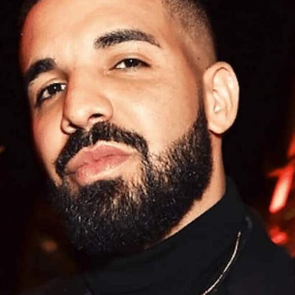 Drake bluffé par la collaboration entre Dave et Tiakola et valide le jeune rappeur français !