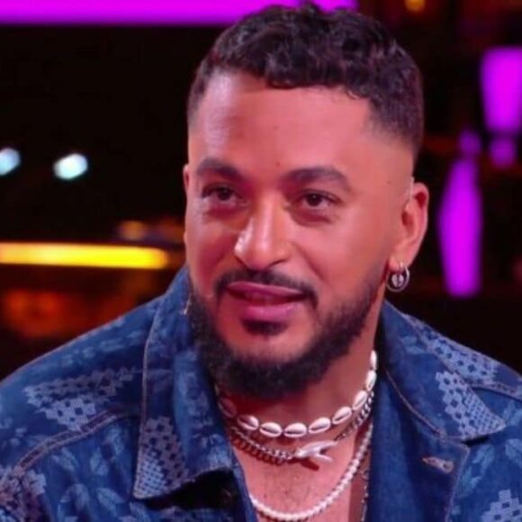 Slimane très ému au moment de se confier sur l’homme de sa vie dans The Voice Kids !