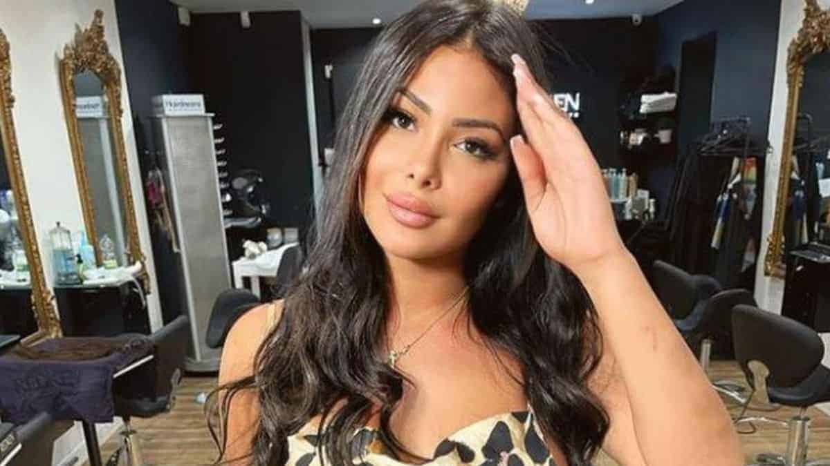 Maeva Ghennam lance une guerre contre Booba et AliExpress !