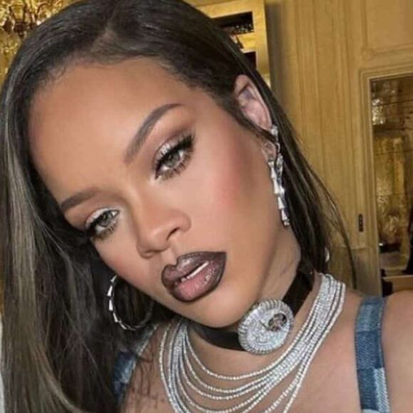 Rihanna anéantie après la triste disparition d'un membre de sa famille !