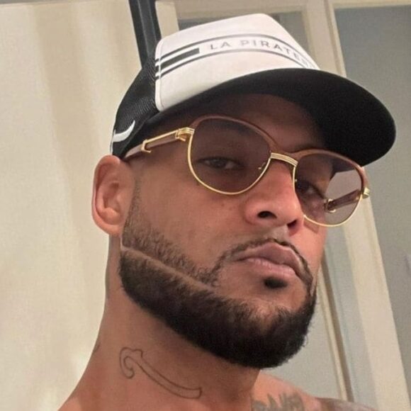 Booba prend une grande décision et met officiellement fin au clash avec Maes !