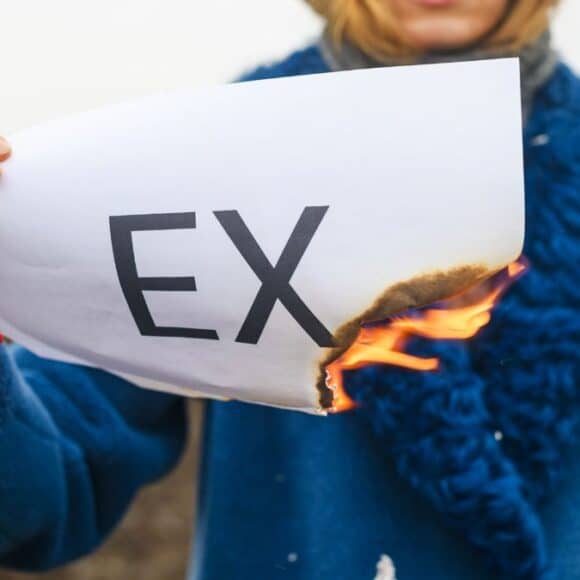 Les 5 signes du zodiaque qui adorent retourner avec leur ex pour souffrir