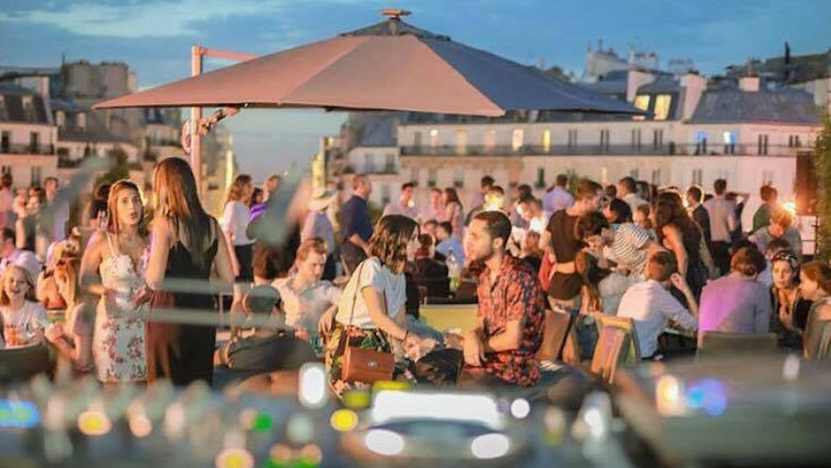 Le Tout Le Monde En Parle: le meilleur restaurant pour faire la fête au