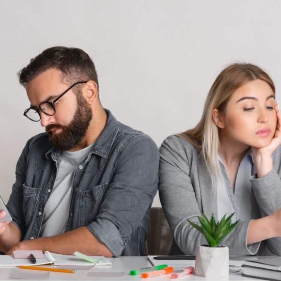 Ces 2 signes du zodiaque vont subir une terrible trahison ces prochains jours