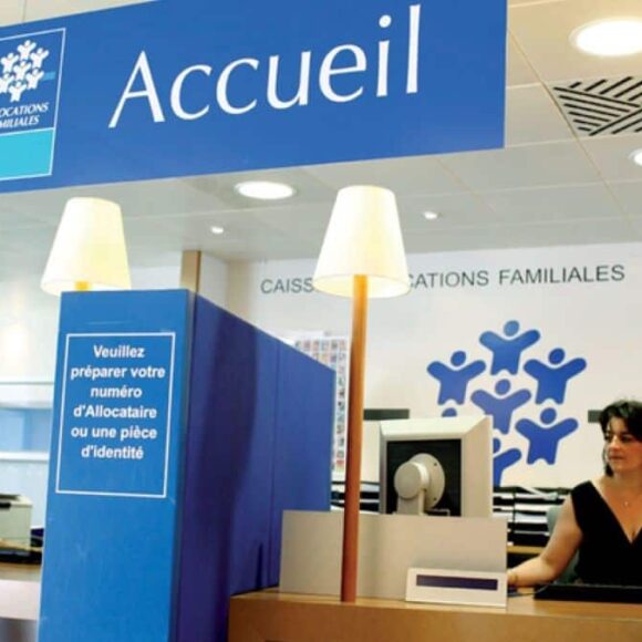 La CAF aide les parents isolés avec ce gros soutien financier
