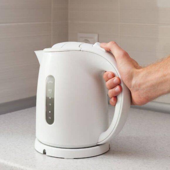 L'astuce pour enlever le tartre de votre bouilloire électrique avec 1 seul ingrédient