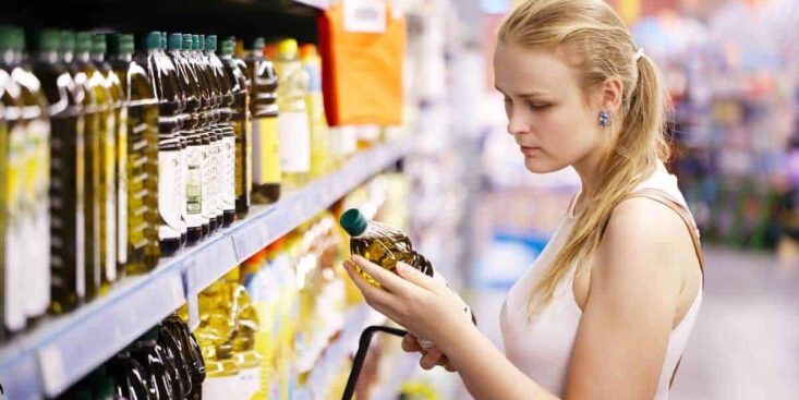 Ce que vous devez absolument faire si vous voyez ça dans votre huile d’olive, attention c’est dangereux pour la santé