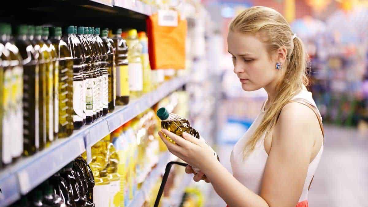 Ce que vous devez absolument faire si vous voyez ça dans votre huile d’olive, attention c’est dangereux pour la santé