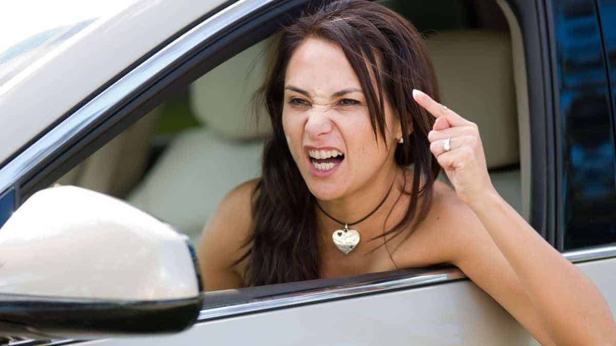 Permis de conduire les jeunes conducteurs bientôt interdits de voitures puissantes