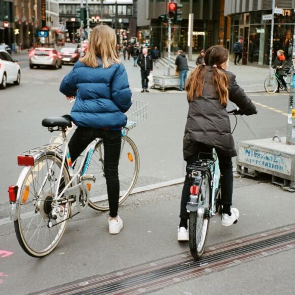 Code de la route cette attitude très fréquente en vélo peut vous coûter très cher