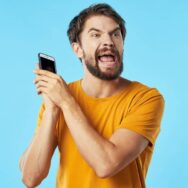 Mark Zuckerberg annonce la fin des téléphones portables et voici par quel appareil ils seront remplacés