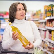 60 millions de consommateurs révèle ce que vous avalez vraiment quand vous utilisez de l’huile d’olive