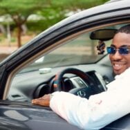 Une lourde amende pour tous les automobilistes qui portent ces lunettes au volant