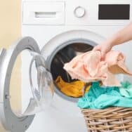 Cette astuce géniale pour garder vos vêtements plus longtemps et ceux à retourner avant le lavage