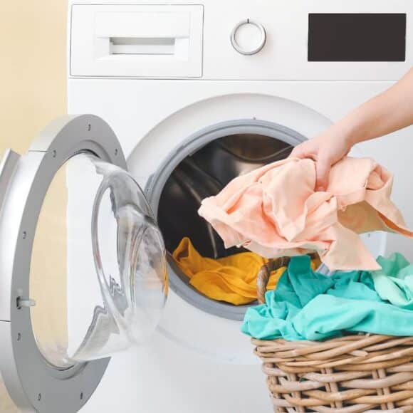 Cette astuce géniale pour garder vos vêtements plus longtemps et ceux à retourner avant le lavage
