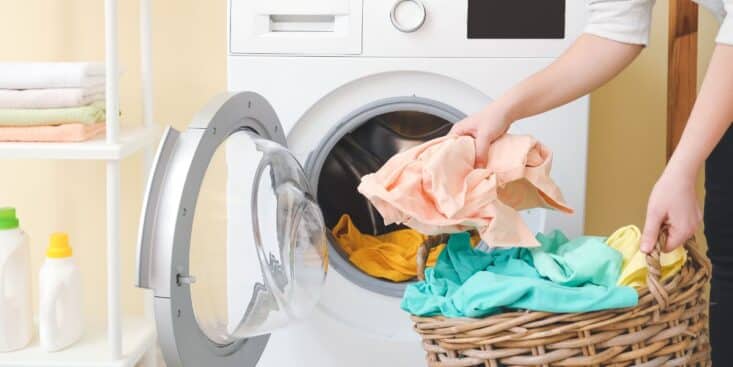 Cette astuce géniale pour garder vos vêtements plus longtemps et ceux à retourner avant le lavage