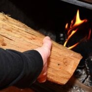 Chèque énergie bois : comment fonctionne cette aide pour se chauffer en 2025 ?