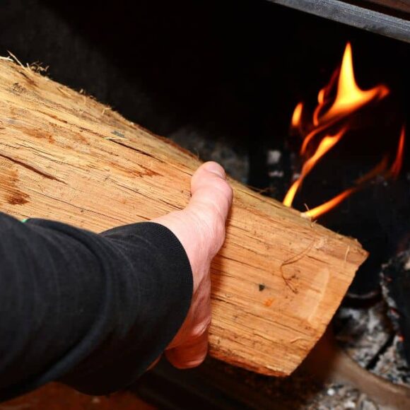 Chèque énergie bois : comment fonctionne cette aide pour se chauffer en 2025 ?